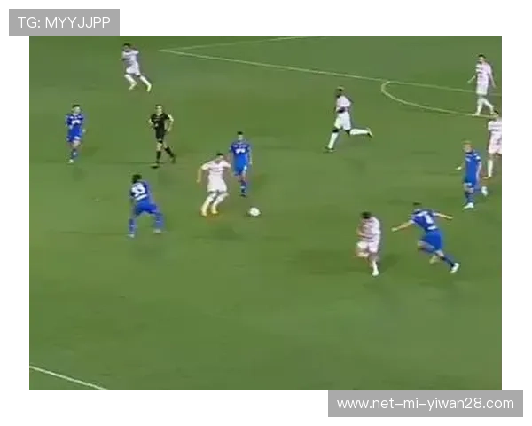 足球巨星在赛场上受伤瞬间的真实画面揭示了运动员背后的艰辛与挑战