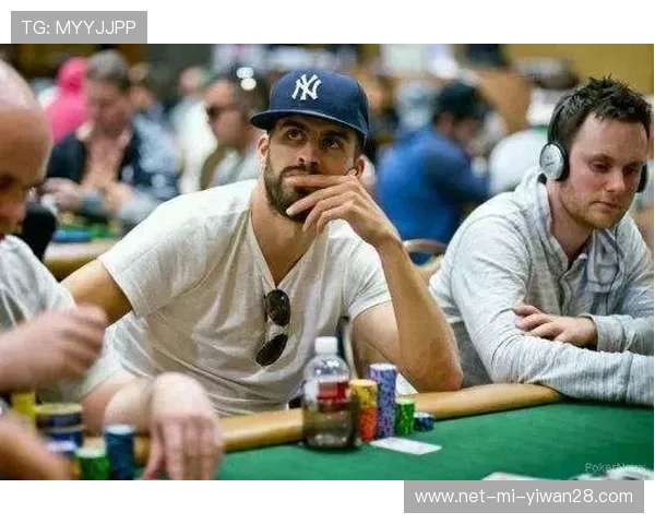 足球明星扑克牌对决精彩瞬间，球场英雄们化身牌桌高手，竞技与智慧的完美结合